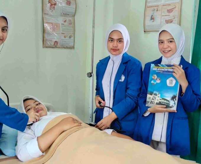 Mobilisasi Pasien Miring Kiri Kanan dan Berbaring