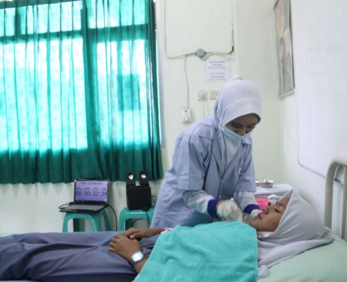 Eksperimen Seru di Laboratorium Sekolah Kami!